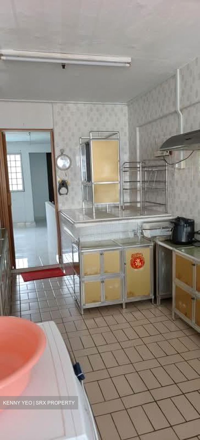 Tampines Street 42 (D18), Shop House #552435561
